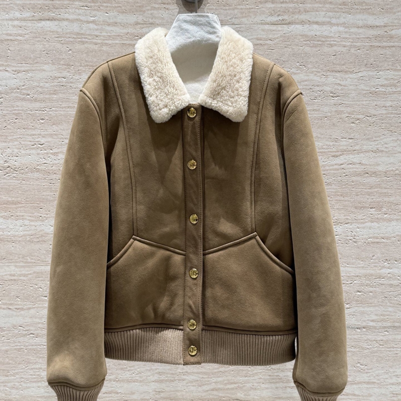 Ce1i*e outwears